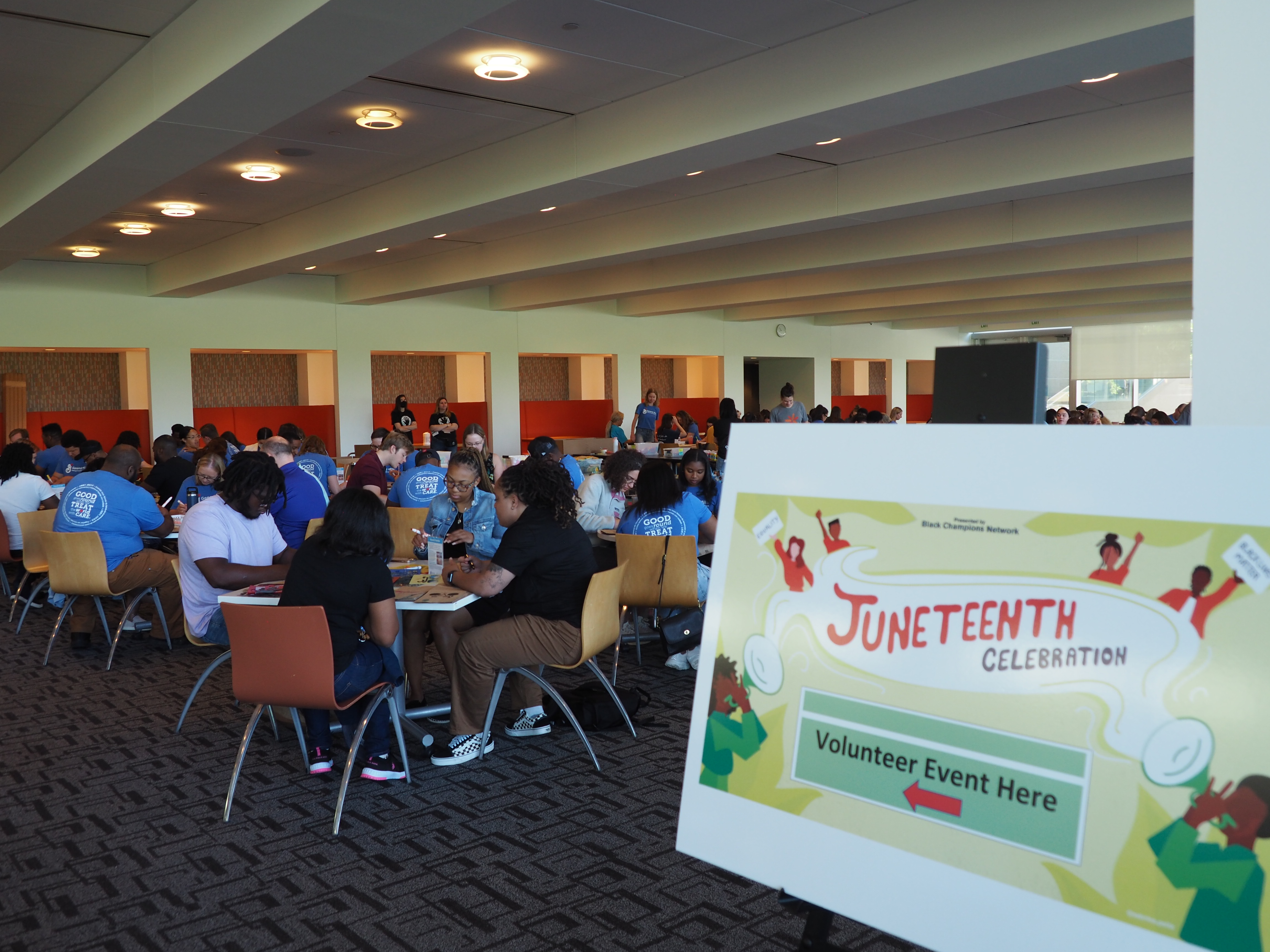 Employee volunteering at 2022 Juneteenth event